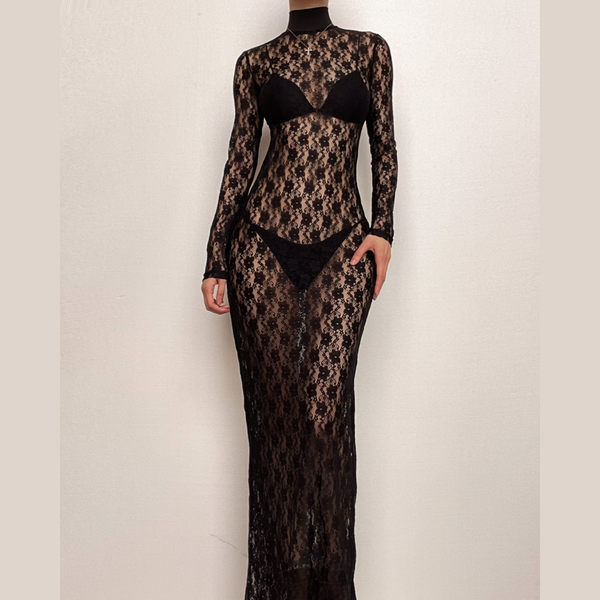 Robe longue en dentelle transparente à manches longues et col haut 