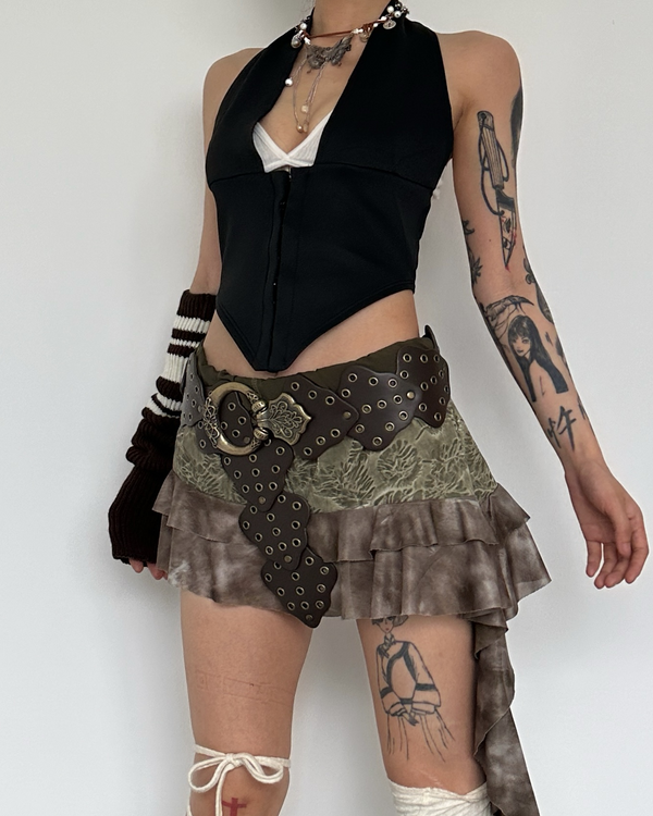 Low cut buttoned solid backless halter corset top