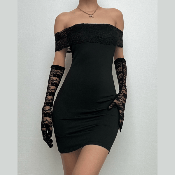 Mini-robe patchwork en dentelle avec gants à épaules dénudées 