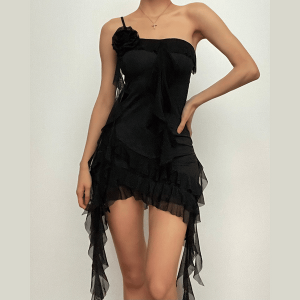 Robe courte asymétrique à volants et appliques florales 