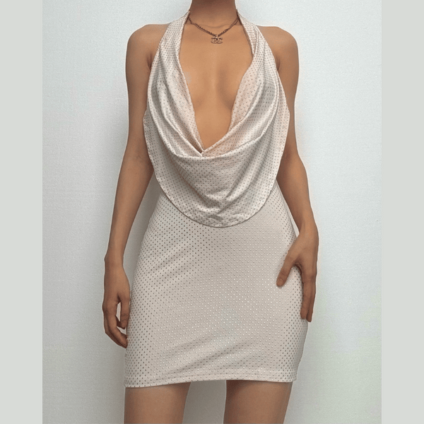 Mini-robe décolletée à col bénitier et perles 