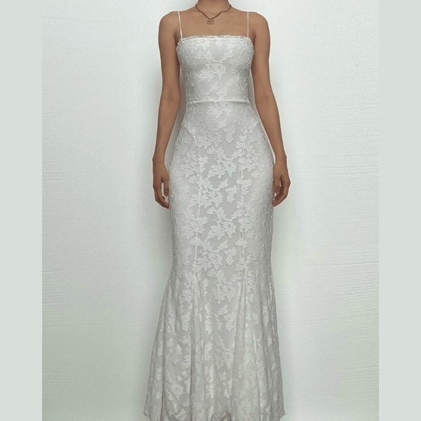 Robe longue camisole à volants et lacets, dos nu, ourlet en dentelle 