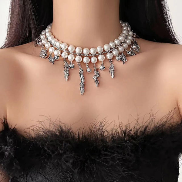 Collier ras du cou superposé avec pendentif pailleté et fausses perles