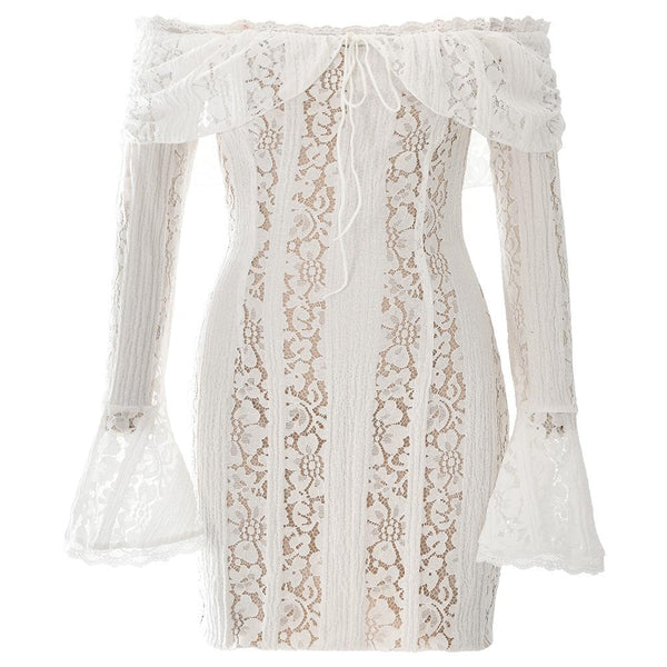 Mini-robe en dentelle à manches longues évasées et épaules dénudées 