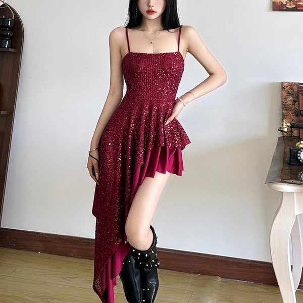 Mini-robe camisole irrégulière à paillettes et col carré 