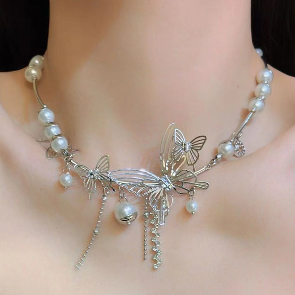 Collier ras du cou en fausses perles papillon