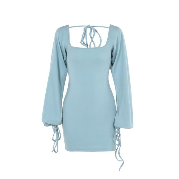 Mini-robe dos nu à manches longues et col en U 