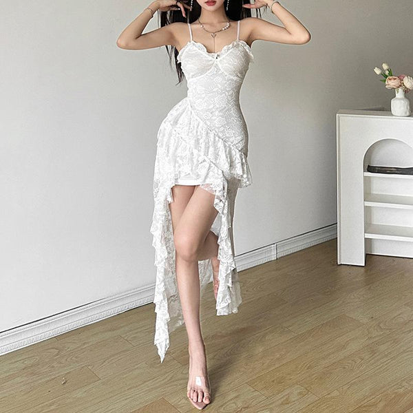 Robe midi camisole à volants en dentelle et motif floral 