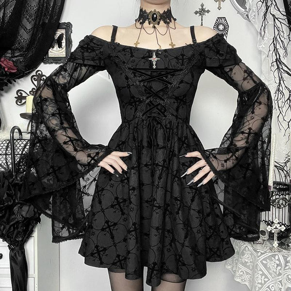 Robe courte à manches longues évasées et épaules dénudées avec appliques croisées | Robe rave noire 