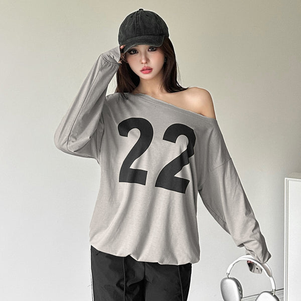 Haut à manches longues et motif asymétrique irrégulier « 22 » 