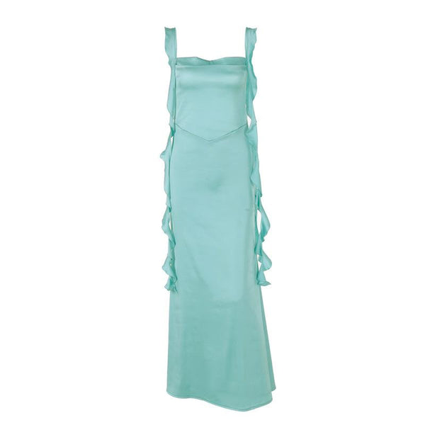 Robe longue camisole dos nu en satin uni à volants et col bénitier 