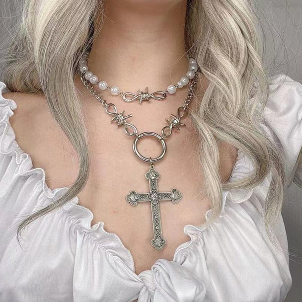 Collier ras du cou avec pendentif croix en fausses perles, 2 pièces