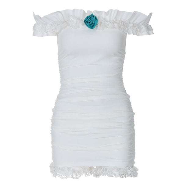 Mini-robe 2 pièces à épaules dénudées et ourlet en dentelle avec appliques roses 