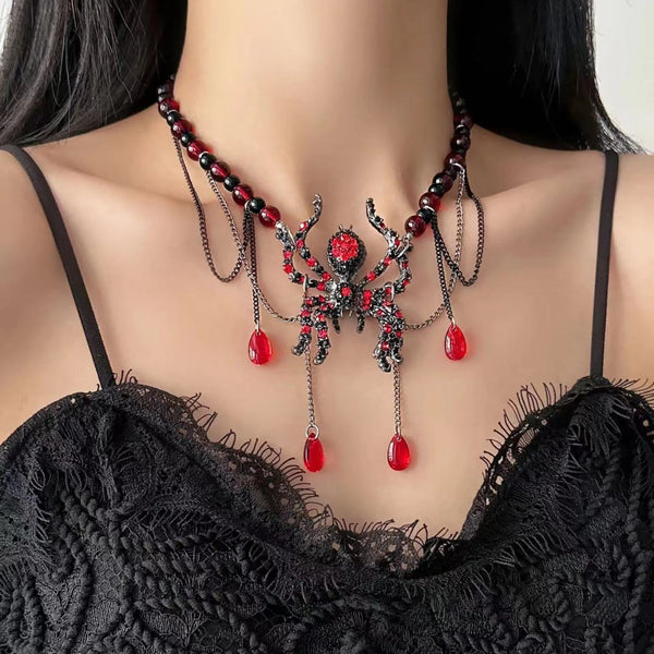 Collier superposé avec pendentif araignée en métal rouge