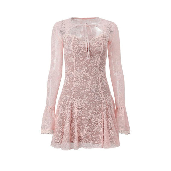 Robe courte camisole en dentelle à manches longues évasées 