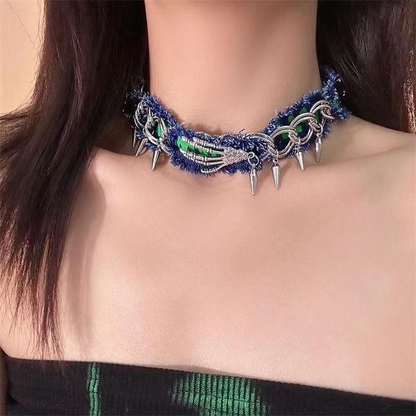 Collier ras du cou en denim à ourlet brut et os fait main