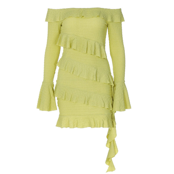 Mini-robe à volants, épaules dénudées, manches longues évasées 