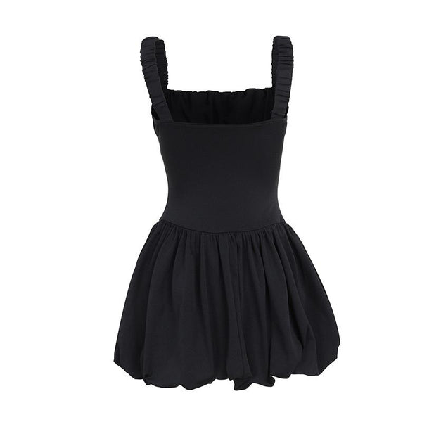 Mini-robe camisole froncée à col carré et dos nu 