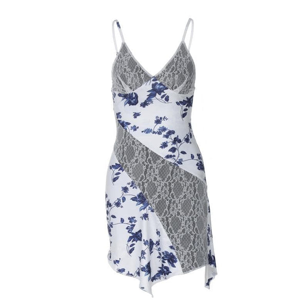 Robe courte à volants et col en V en dentelle et imprimé patchwork 