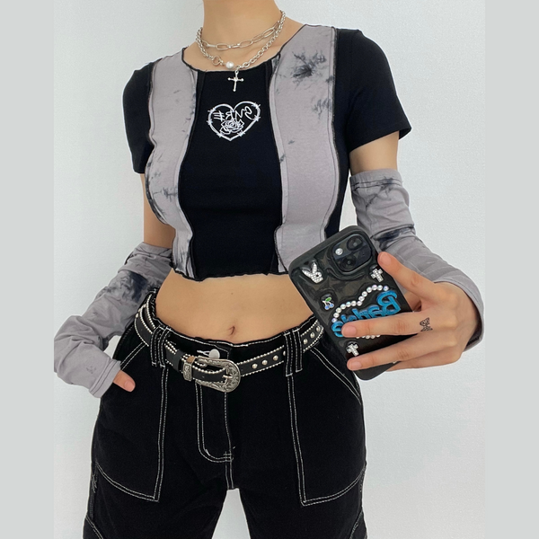 Haut court à manches courtes avec volants et cordon de serrage, gants tie-dye contrastés 