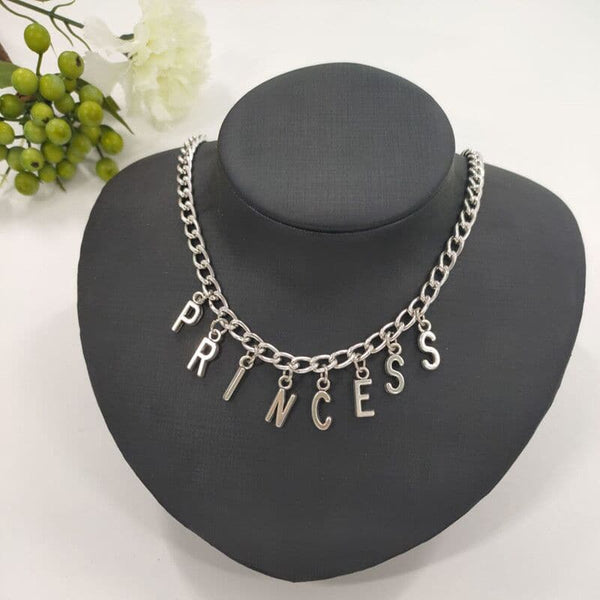 Collier pendentif avec décoration de lettres 