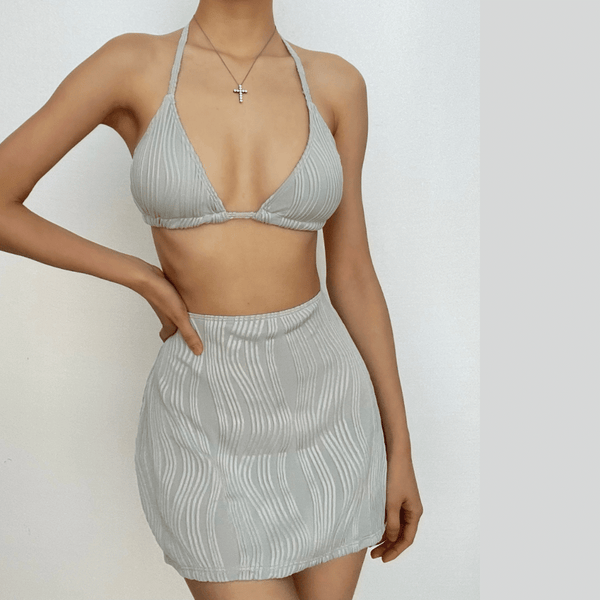 Maillot de bain 3 pièces avec mini-jupe rembourrée texturée à nouer et à licou