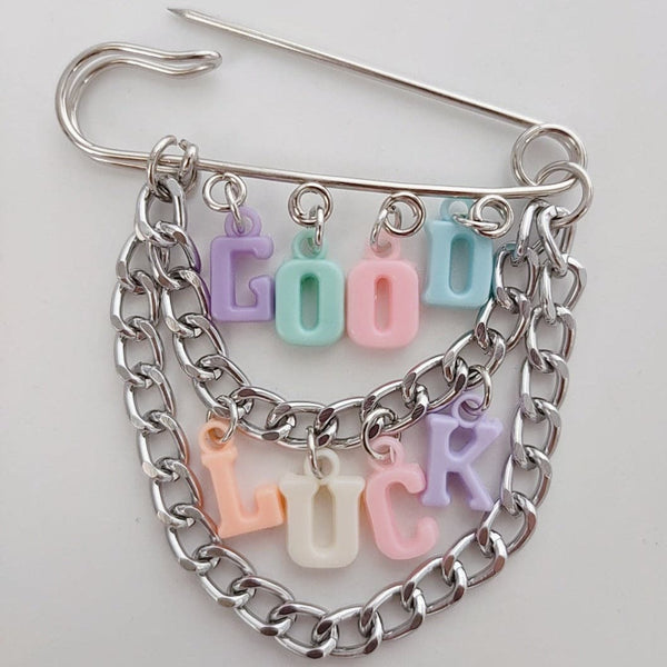 Pendentif en argile multicolore en forme de lettre 