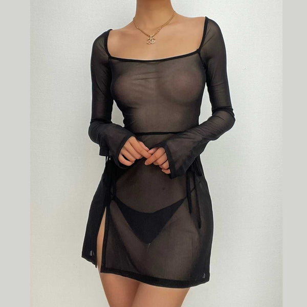Robe courte à manches longues et col carré en maille transparente | robe samba 