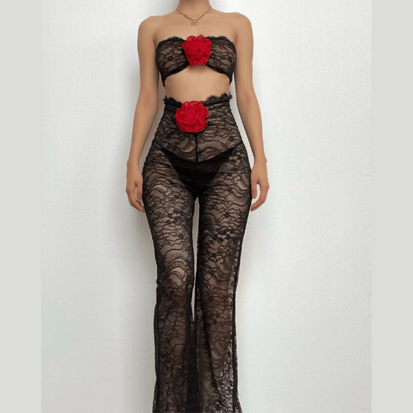 Combinaison contrastante en dentelle froncée ajourée avec appliques florales 