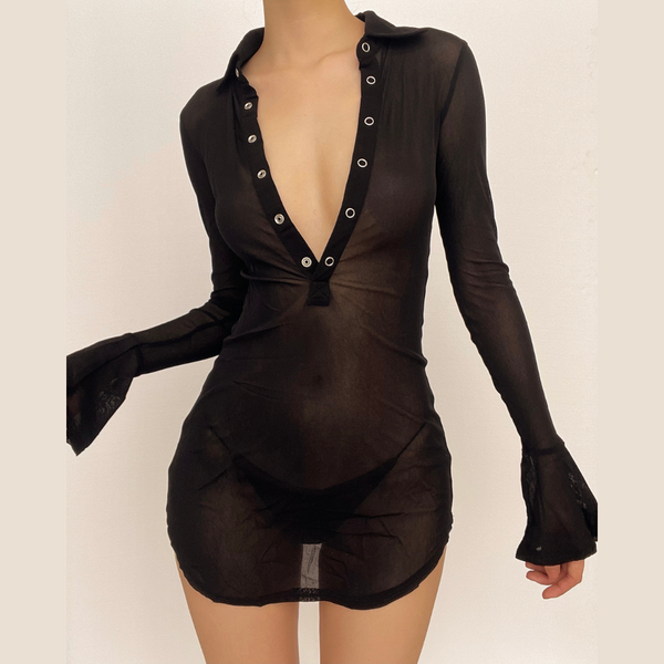 Robe courte en maille transparente avec col boutonné et manches évasées | robe samba 