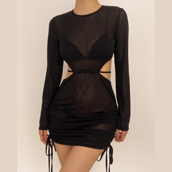 Robe transparente à manches longues et dos ouvert froncé avec cordon de serrage