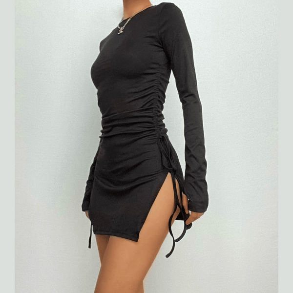 Mini-robe unie à col ras du cou et manches longues avec fente et cordon de serrage 