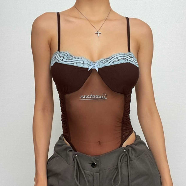 Body caraco contrasté avec ourlet en dentelle et broderie