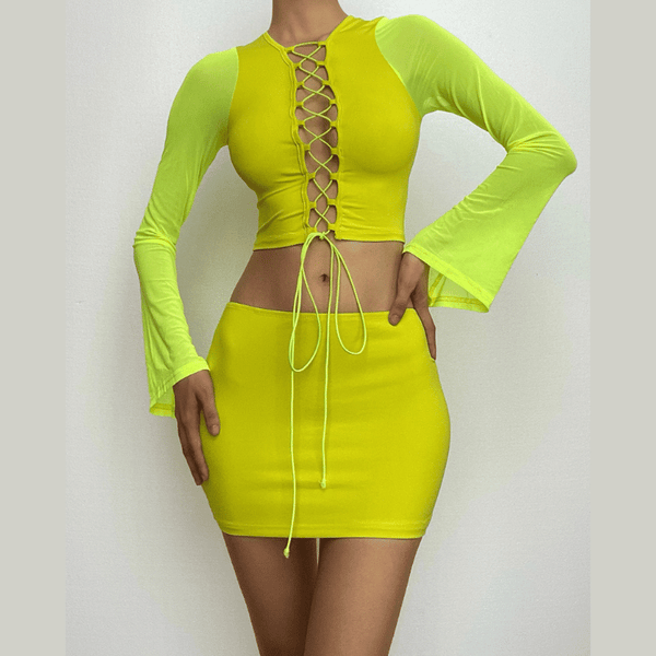 Ensemble mini-jupe en maille à lacets et manches longues
