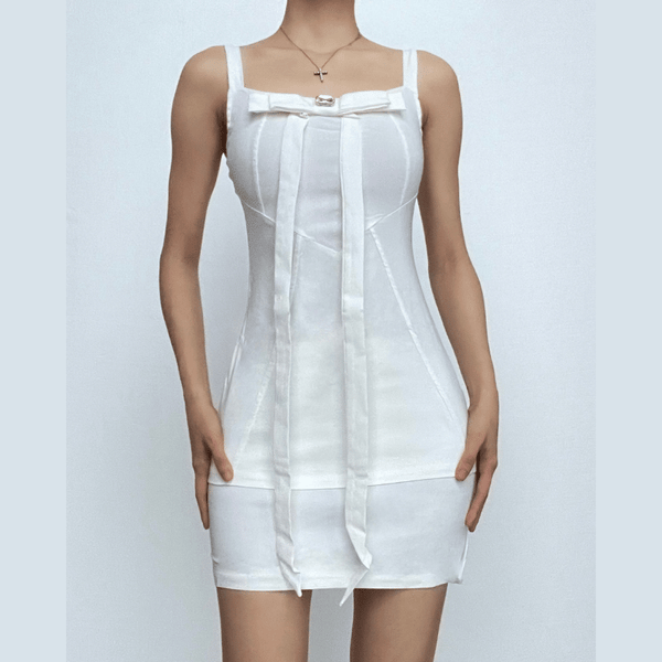 Mini-robe sans manches à col carré et nœud papillon