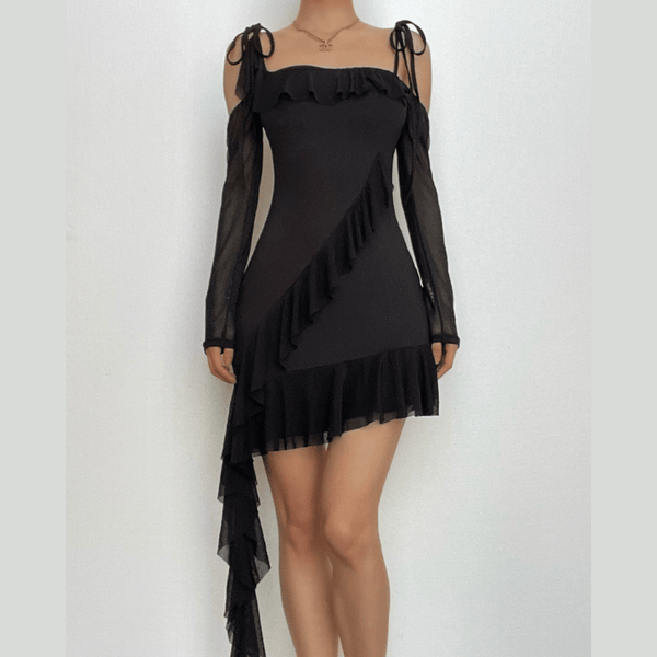 Mini-robe à volants et manches longues en maille irrégulière à épaules dénudées