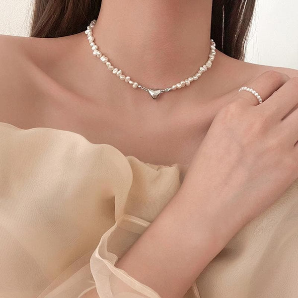 Collier ras du cou irrégulier en fausses perles 