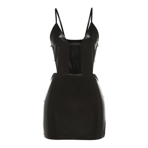 Mini-robe en cuir PU ajouré avec dos nu et ouverture sur le côté 