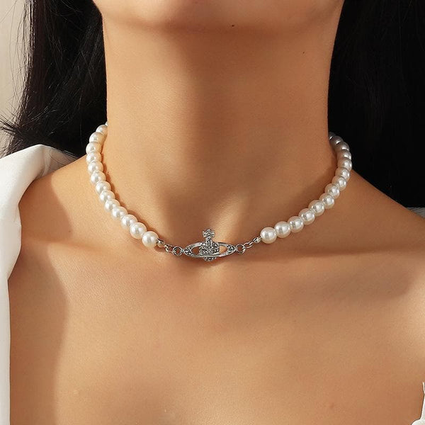 Collier ras du cou en fausses perles 