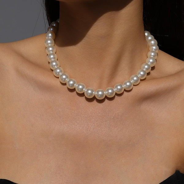 Collier ras du cou en fausses perles 