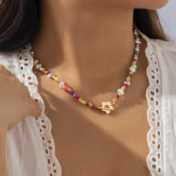 Collier de perles multicolores irrégulières 