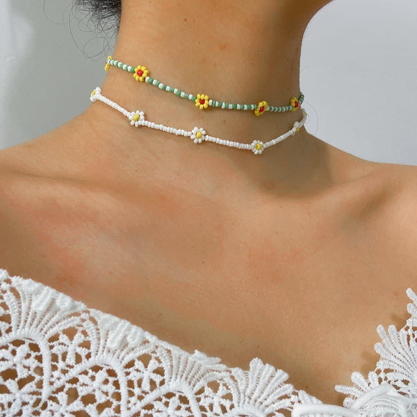Collier ras du cou en perles de fleurs 