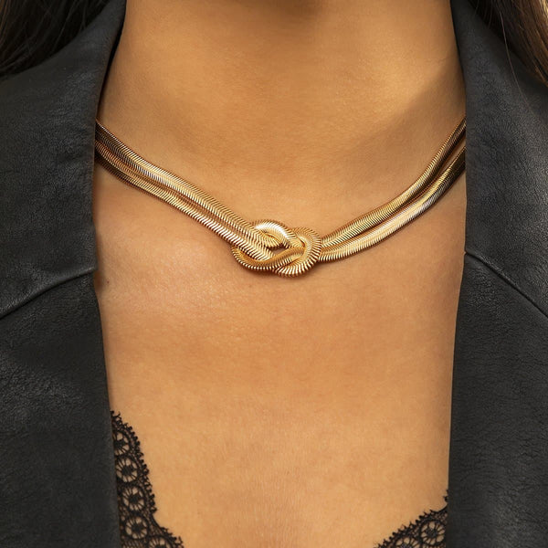 Collier ras du cou serpent noué 