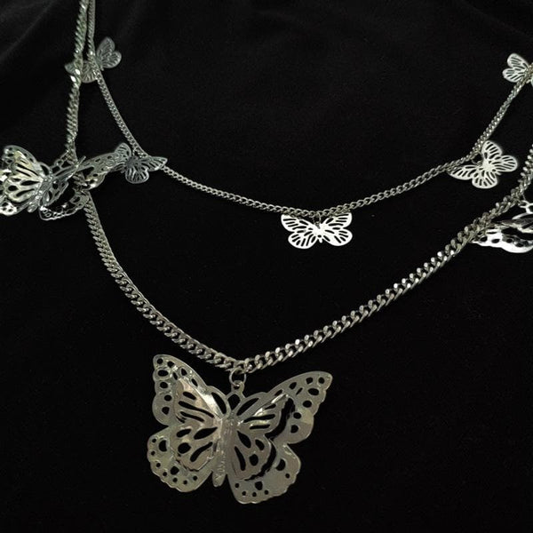 Collier chaîne superposée avec pendentif papillon 