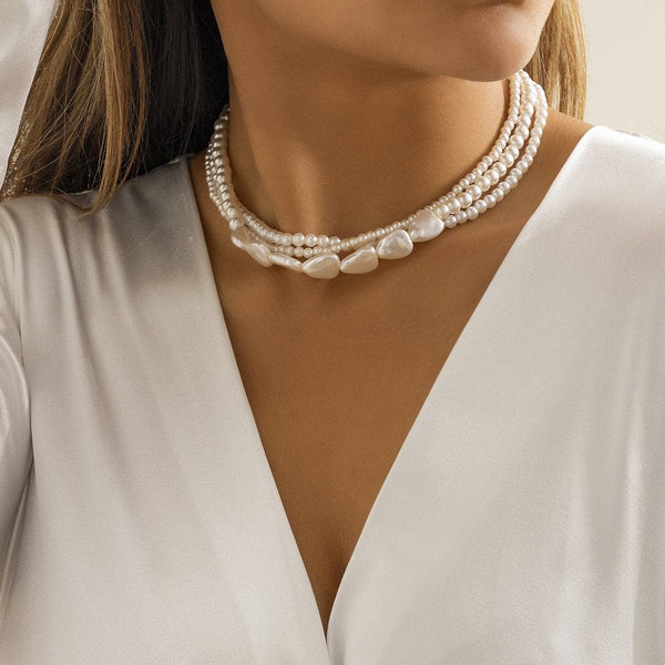 Collier ras du cou superposé en fausses perles irrégulières 