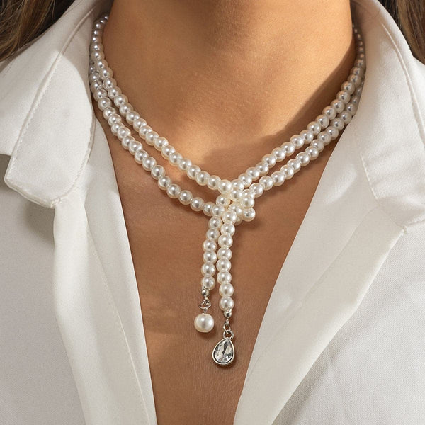 Collier pendentif en fausses perles 
