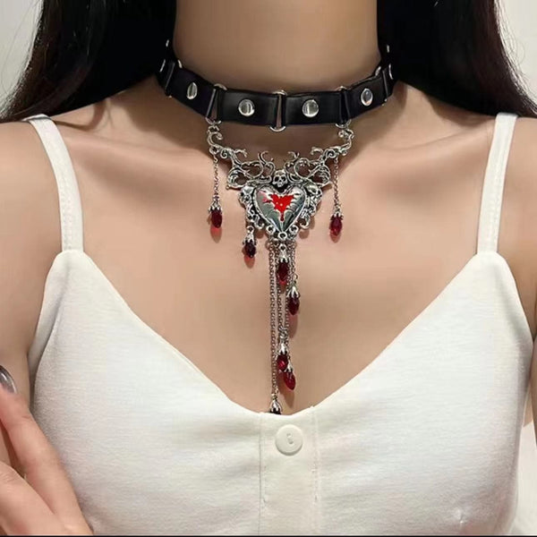 Collier ras du cou en cuir PU avec pendentif en forme de cœur et pompons 
