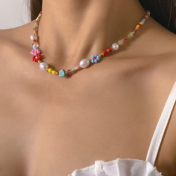 Collier ras du cou en argile avec perles synthétiques multicolores et fleurs