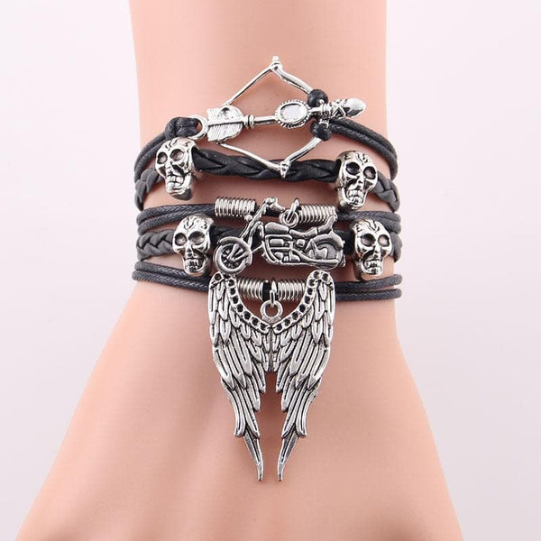 Bracelet contrasté avec pendentif tête de mort 