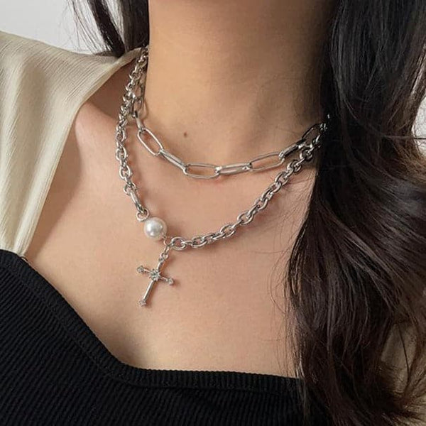 Collier ras du cou à chaîne superposée en fausses perles croisées 